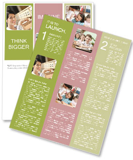 Étude de bibliothèque : Une femme recherche un article dans un coffret de catalogue de cartes en bois Newsletter