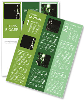 Siyah arka planda kadın robot Haber yayını