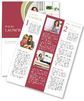 Jonge Vrouw Met Behulp Van Een Tablet Thuis Nieuwsbrieven