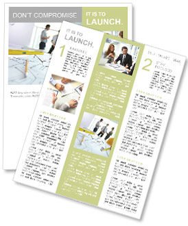 Bild von Planungsobjekte auf Arbeitsplatz mit drei Partnern die Interaktion auf Hintergrund Newsletter